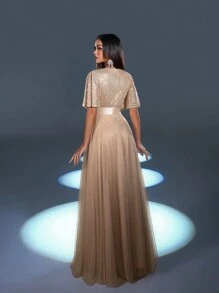 Faeriesty Đầm dạ hội maxi tay ngắn cổ chữ V sâu, thanh lịch dành cho nữ, eo ôm sát và chân váy xòe rộng, hoàn hảo cho thảm đỏ, dạ hội, đám cưới và các bữa tiệc sang trọng. Thích hợp cho tiệc cưới, dạ hội hóa trang, tiệc vườn huyền bí, tiệc tối trang trọng, sự kiện thắt cà vạt đen, váy tốt nghiệp và trang phục sinh nhật cho nữ, váy mùa xuân, trang phục mùa hè. - Rượu sâm banh - Xem 2