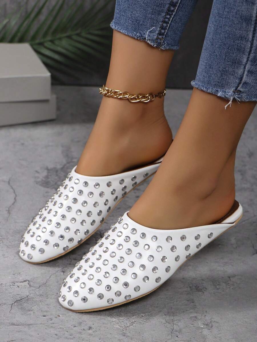 Nuevos zapatos planos de mujer con punta redonda, elegantes, cómodos y a la moda, en color blanco, con adornos de diamantes de imitación y remaches. - Blanco - Ver 1