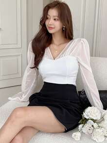 DAZY Áo kiểu nữ cổ chữ V phối màu trơn thanh lịch - trắng - Xem 3