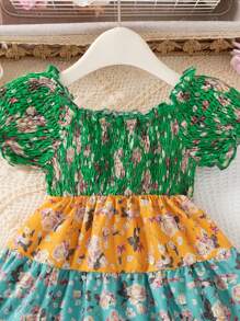 SHEIN Young Girl Holiday Style And Cute Splicing Floral Digitally Printed Short Sleeve Dress, Children Seasonal Warm Vacation Spring And Summer - Multicolor - View 3