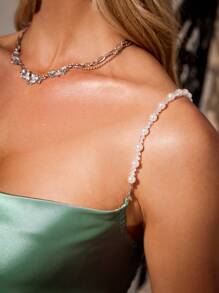 Chiquease Top court sans bretelles décolleté plongeant unicolore avec dos nu, bretelle de perles et caraco satiné taille haute pour femmes à la mode - Vert menthe - Voir 6