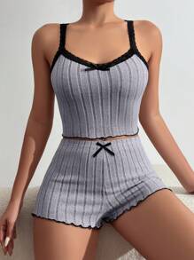Conjunto de pijama con top de tirantes y shorts con adorno de encaje para mujer