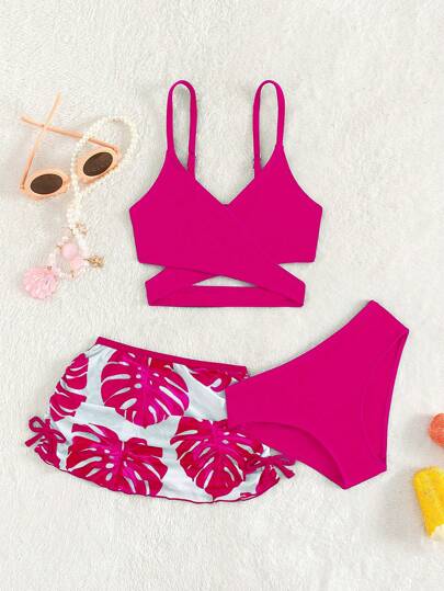 年輕女孩假期實色交叉比基尼套裝，搭配熱帶植物印花罩裙