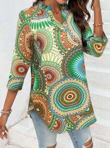 SHEIN LUNE Blusa larga con volantes y cuello en V para mujer con estampado de mandala - Verde - Ver 5