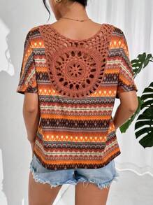 SHEIN Essnce 女式夏季休閒假日針織背面印花幾何圖案T恤，附刺繡 - 彩色 - 查看 1