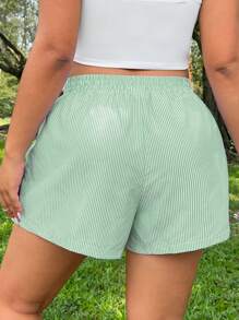 SHEIN CovetEZ 大尺碼藍白條紋度假風格休閒短褲 - 綠色 - 查看 2