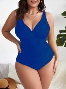 SHEIN Swim Curve Plus Size Letni plażowy jednoczęściowy strój kąpielowy w jednolitym kolorze z marszczeniem i dekoltem w kształcie litery V