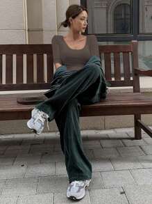 DAZY Maglietta aderente slim fit estiva da donna a maniche corte con collo rotondo e tinta unita