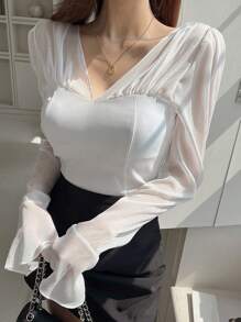 DAZY Áo kiểu nữ cổ chữ V phối màu trơn thanh lịch - trắng - Xem 7