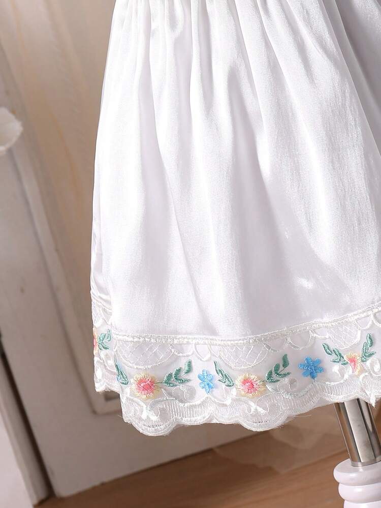 Baby Girl White Round-Necked Organza Patchwork Dress With Bow-Knot Decoration, Flower Embroidery And Tulle Dress