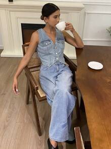 DAZY 女士純色V領牛仔背心，夏季帶口袋款式 - 中等水洗藍 - 查看 4