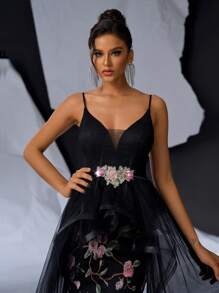 SHEIN Belle Elegant Black Straps V-Neck Bra Cups Upper Section Lace Waist Section Three-Dimensional Applique High Waist Thin Hem Mesh Splicing Fishbone Three-Dimensional Slimming Romantic Embroidery Flowers And Floor Dragging Pendulum Dating Bachelorette Party Graduation Wedding Event Heavy Industry Dinner Party