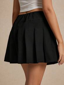 SHEIN Frenchy Excellent Minimalist Shap And Fashionable Color Block Casual Pleated Skirt With Decorative Buttons, Summer Vacation Season, Comfy, Boho, Beach Women Outfits, Swimwear Cover Up, Fashion, Black Skirt, Y2K, Elegant, Leisure, Simple Daily, Cottagecore, White Essential, Solid Color, Holidayleisure, Modest, Bachelorette, Summer Top, Suitable For Vacation Winter