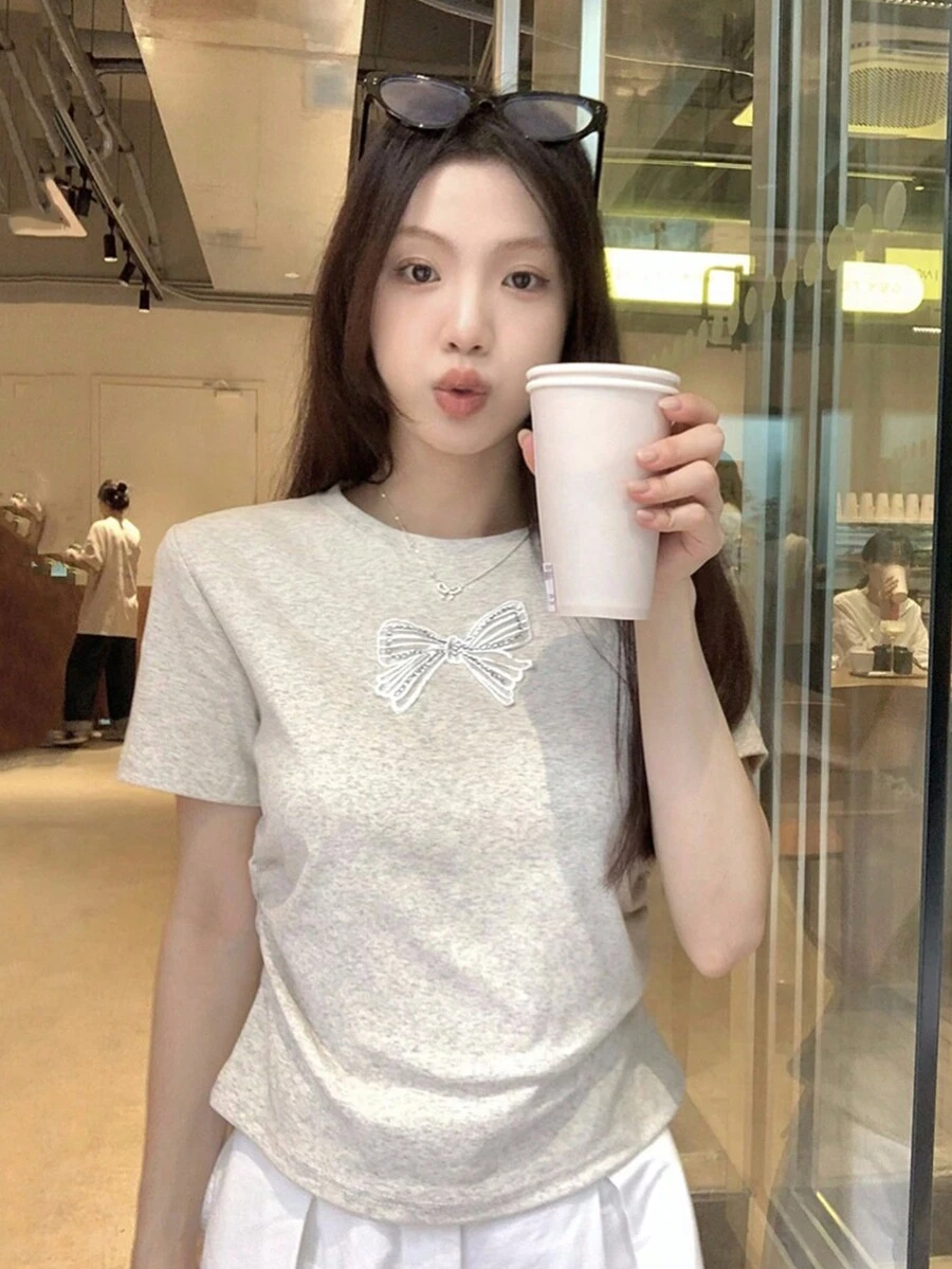 夏用 ショート丈 INS スタイル ストレート 肩出し バタフライ刺繍ショートスリーブトップ - グレー - チェックする 1