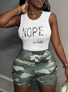 Slaydiva Conjunto de dos piezas para mujer con top blanco sin mangas con letras en inglés cortas y shorts ajustados con estampado de camuflaje con cuello redondo informal - C - Multicolor - Ver 8