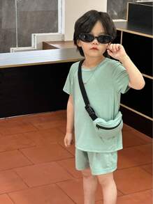 SHEIN Genkimix Kids Young Boy Solid Tee & Shorts & Bag - Green - View 3