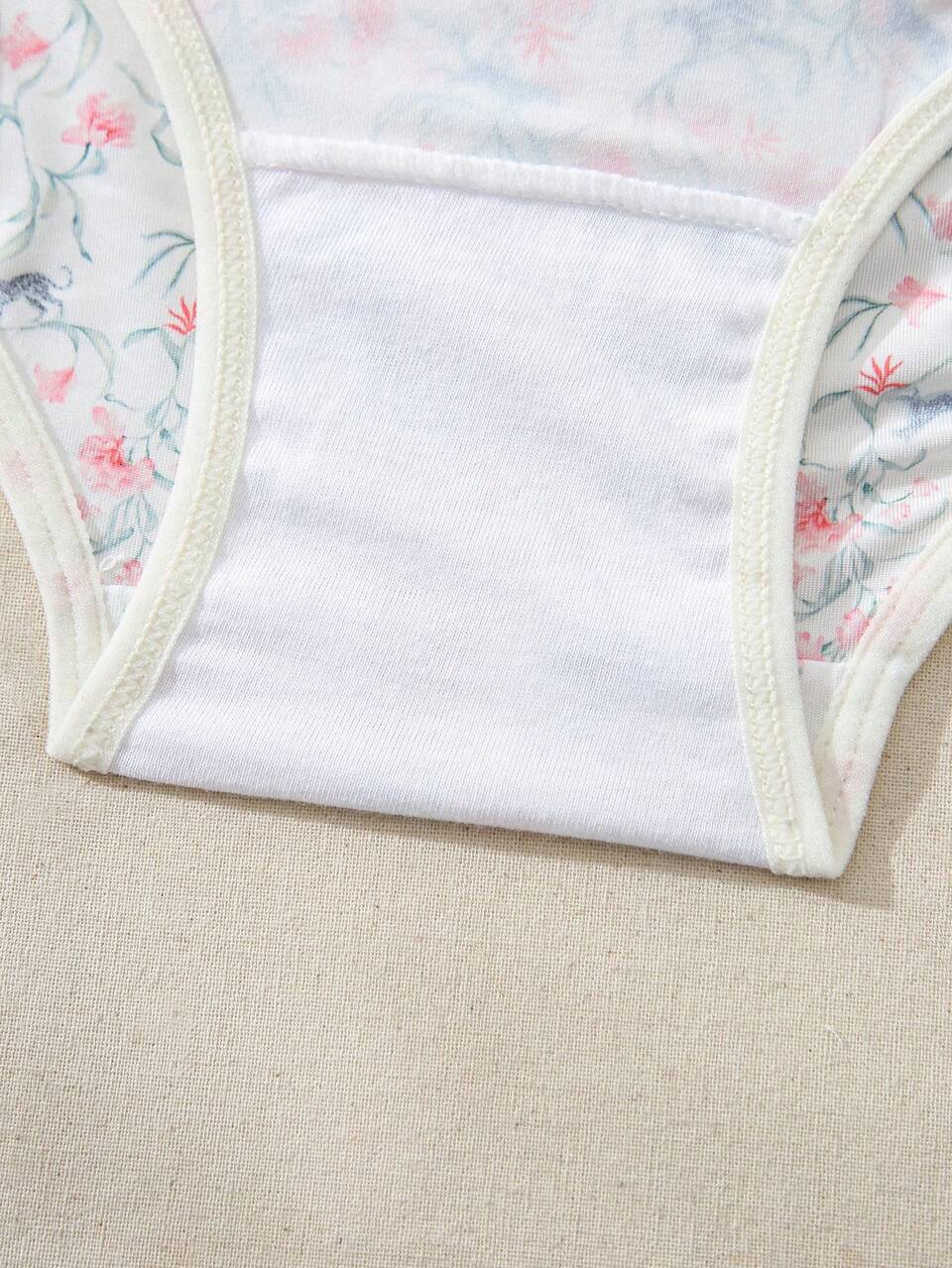 Women's Fashionable And Cute Comfortable Ditsy Floral Panties, Triangle Shape ,3 Pcs