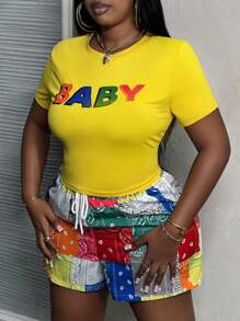 Slaydiva 大尺碼女士2入組街頭休閑適合短款上衣與緊身短褲套裝，以字母“Baby”和傳統花卉印花為特色，適用於春/夏季 - 黃色 - 查看 5