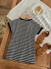 SHEIN LMoss Kids LMoss 女婴婴儿女孩可爱针织条纹心形图案短袖连衣裙，夏季 - 黑與白 - 查看 2