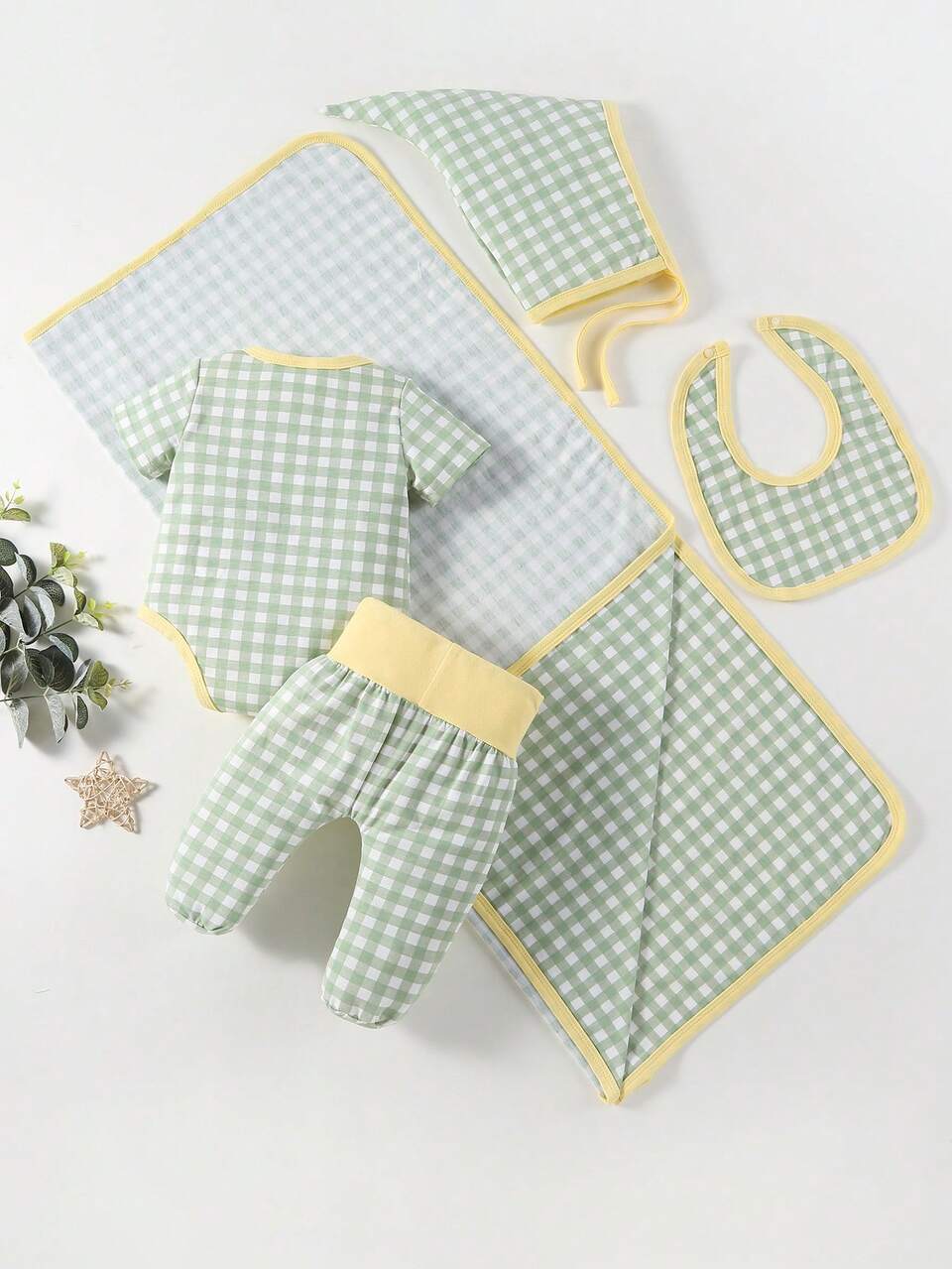 Baby Girl Green Fashionable Plaid Printed Short Sleeve Romper With Pants, Hat & Shawl, Casual Home Clothes Set