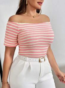 SHEIN Essnce Plus Size Nữ Xuân Hè Mới Thời Trang Kỳ Nghỉ Một Vai Sọc Ngắn Tay Bó Sát Áo Thun - Hồng - Xem 1