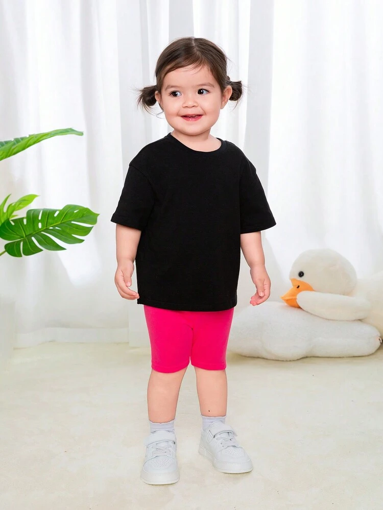 Baby Girl Casual Comfortable Round Neck Short Sleeve Top Matched With Solid Color Shorts Outfit