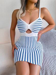V-Ausschnitt rückenfrei sexy Kontrast gestreiftes Strick Minikleid mit hoher Taille, geeignet für Strand und Resort, Frühling/Sommer - Blau - Übersicht 4