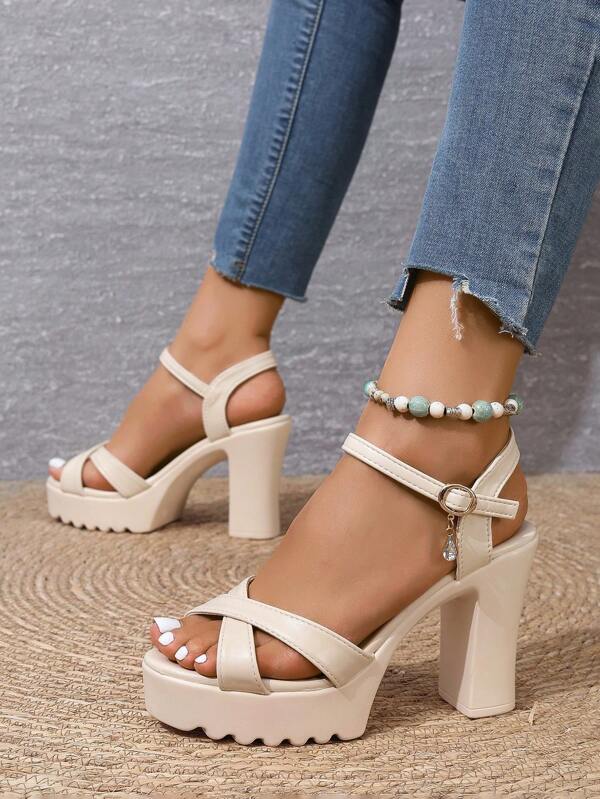 صندل كعب عالي راقي جديد لعام 2024