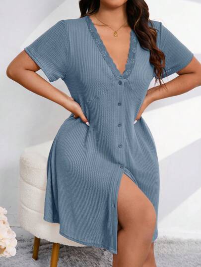 加大码纯色 V 领针织开衫，蕾丝拼布和花卉下摆，睡衣裙