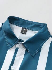 Manfinity Homme Camisa casual de verano para hombre con mangas cortas y estampado a rayas (corte aleatorio) - Azul y blanco - Ver 4