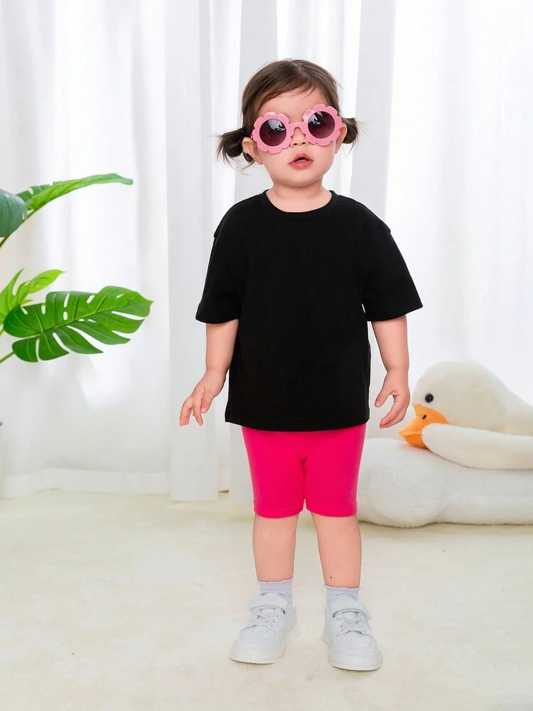Baby Girl Casual Comfortable Round Neck Short Sleeve Top Matched With Solid Color Shorts Outfit