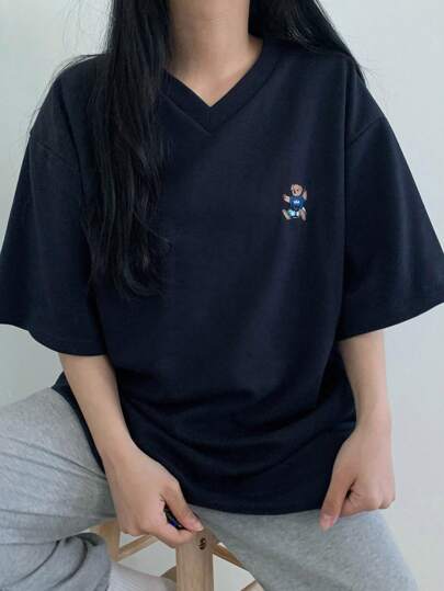 DAZY 女款寬鬆休閒熊印花V領超大短袖T卹，適合夏季穿著