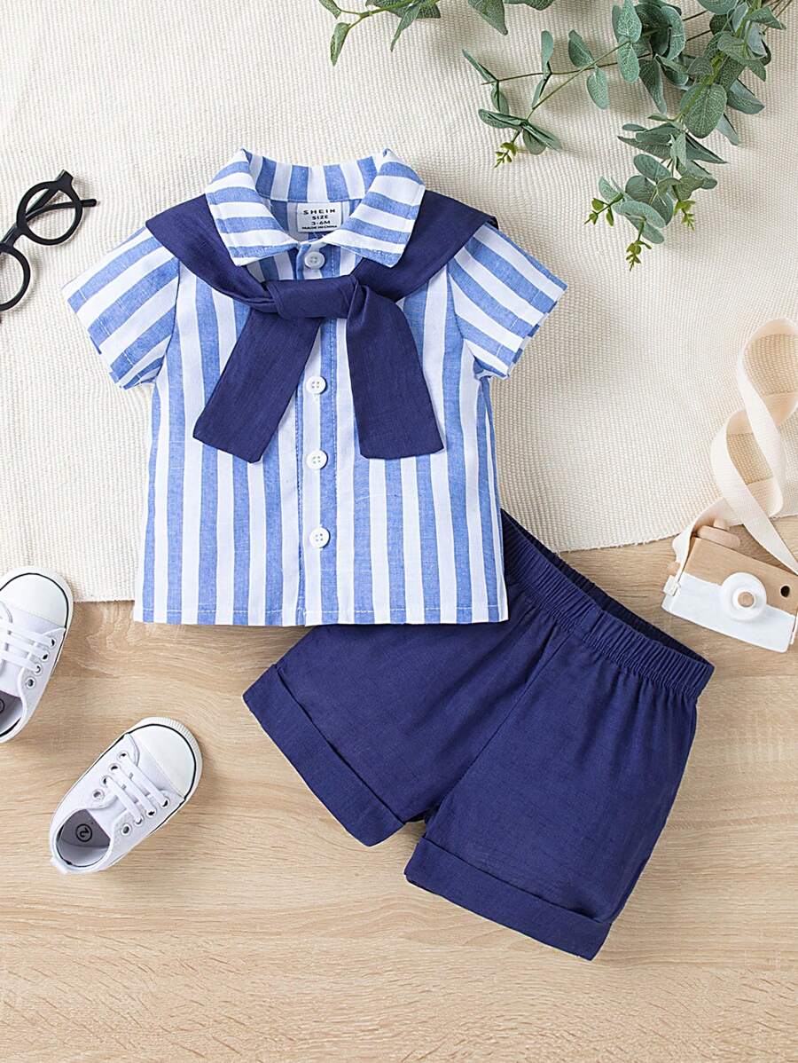 SHEIN 寶寶男孩藍白相間襯衫、短褲和披肩套裝，2024年夏季新款舒適、優雅和時尚休閒裝 - 藍白色 - 查看 1