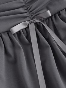 SHEIN MOD 灰色芭蕾風迷你裙，帶褶皺、蝴蝶結和傘狀褲管設計 - 灰色 - 查看 4