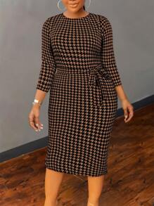 Plus Size Women's Houndstooth Print Crew Neck Long Sleeve Midi Dress