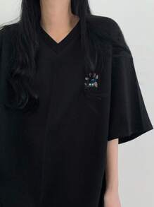 DAZY 女款夏季寬鬆V領熊印花T卹，落肩袖設計 - 黑色 - 查看 5