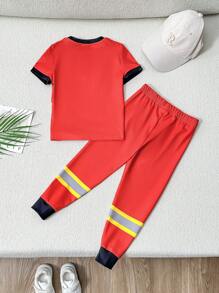 SHEIN 2 Piezas/set Camiseta De Manga Corta Con Patrón De Bombero Y Pantalones Cómodos Y Casuales Para Niños, Conjunto De Ropa De Hogar Ajustado Para Primavera Y Verano - Rojo - Ver 2
