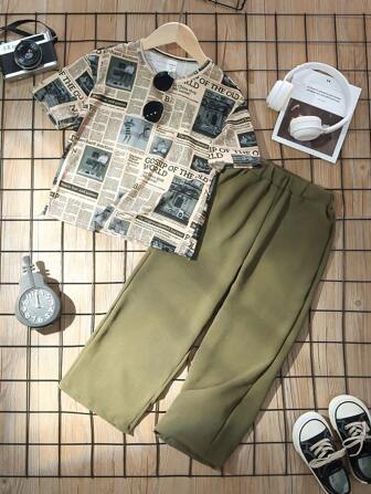 SHEIN Kleine Jungen Lässig-Sportbekleidungs-Set, bestehend aus rundhals T-Shirt mit Zeitungsdruck und kurzen Ärmeln und Hose. Geeignet für den täglichen Gebrauch, Schule, Reisen, Sport, Frühling und Sommer Saison.