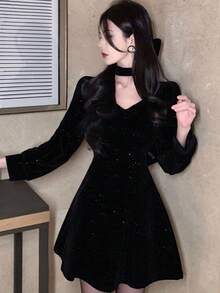 Solid Color Short V-Neck Halter Slim Fit Versatile Casual Dress For Ladies, Suitable For Dating Or Vacation