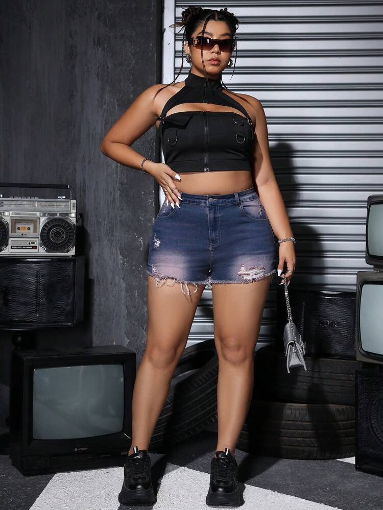 Plus Size Women's Distressed Denim Shorts With Pockets And Frayed Hem