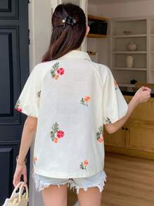 DAZY Blusa corta da donna con bottoni anteriori e ricamo floreale, manica corta, crop top estivo
