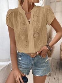 EMERY ROSE 度假风格纯色镂空刺绣缺口领花瓣袖衬衫，短袖上衣