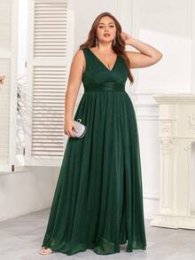 Plus Size V-Neck Sheer Bridesmaid Dress - Dark Green - View 5