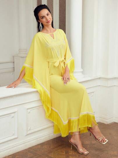 MOTF PREMIUM 鑰孔領鑲鑽細節蝙蝠袖流蘇腰帶ABAYA