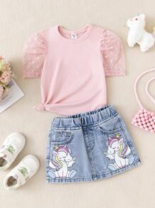 SHEIN Camiseta com efeito jeans para meninas, manga bufante rosa e saia azul com estampa de cavalo, conjunto de 2 peças