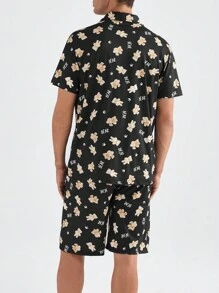 Conjunto de verano para hombre con mangas cortas y pantalones cortos con estampado completo para uso en el hogar