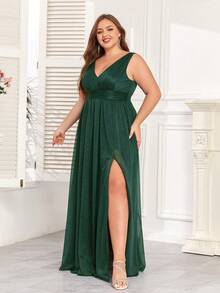 Plus Size V-Neck Sheer Bridesmaid Dress - Dark Green - View 7