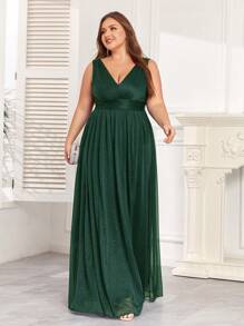 Plus Size V-Neck Sheer Bridesmaid Dress - Dark Green - View 4