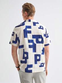 Manfinity VCAY 新款男士休閒數字印花短袖襯衫，穿梭編織風格 - 彩色 - 查看 2