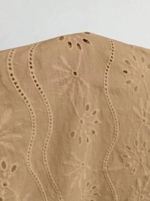 EMERY ROSE 度假风格纯色镂空刺绣缺口领花瓣袖衬衫，短袖上衣